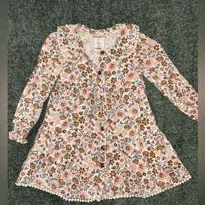 Toddler girl dress with long sleeves.